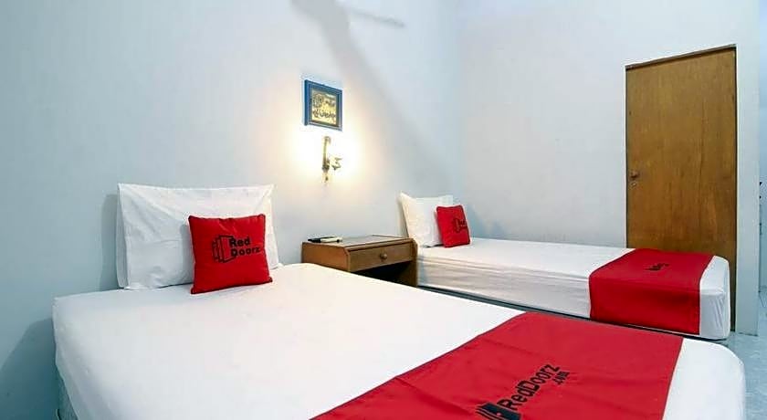 RedDoorz Syariah @ Jalan Menteri Supeno