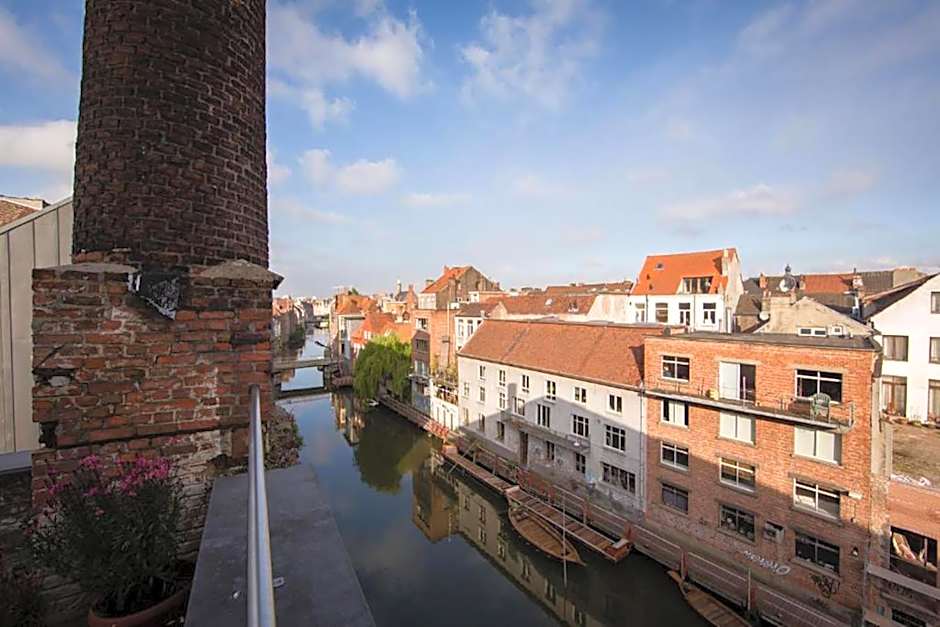 Budget Rooms by Ghent River