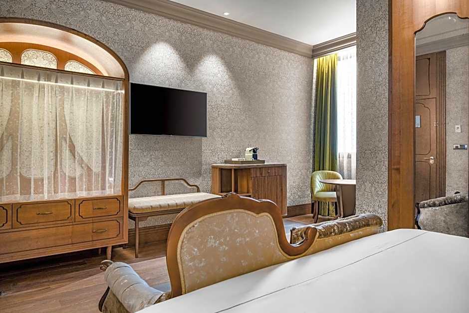 Palacio Santa Clara, Autograph Collection