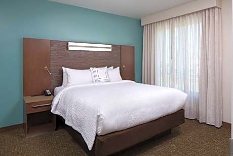 2 Bedroom Suite, Bedroom 1: 1 Queen, Bedroom 2: 1 King, Sofa bed