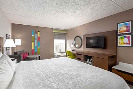 1 King Bed Nonsmoking W/ Mini Fridge