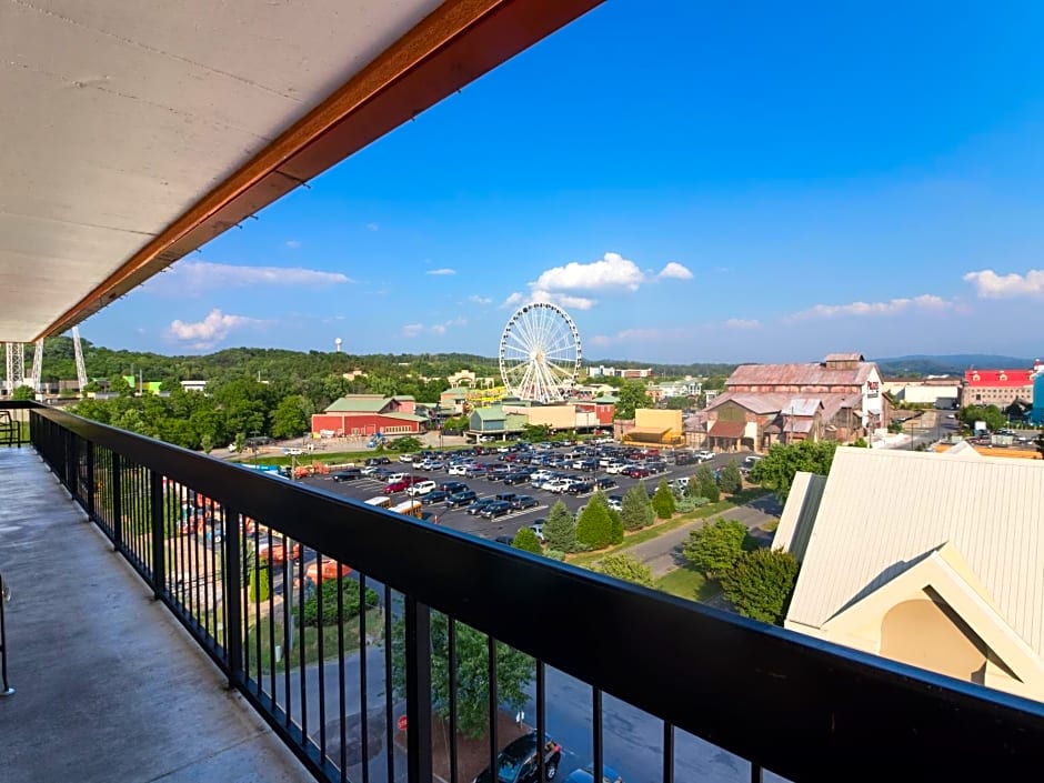 Mountain Vista Inn & Suites - Near the Island inPigeon Forge