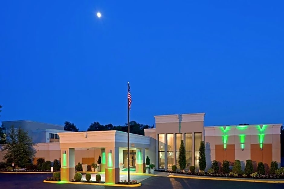 Armoni Inn & Suites