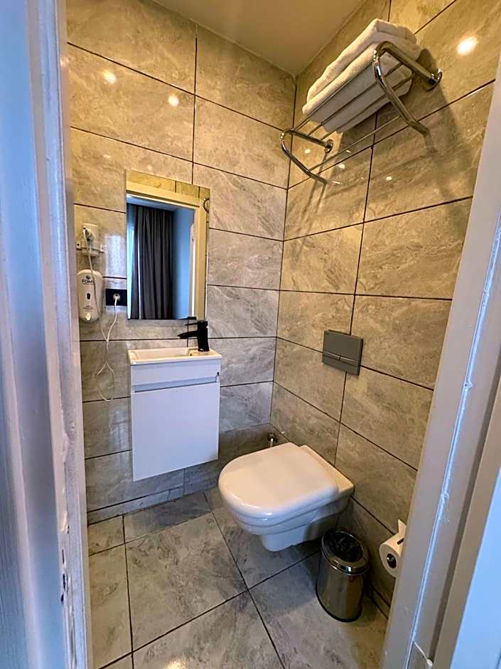 BGuest Hotel & Residence