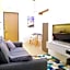 REVO at AURORA PLACE, Pavilion 2, 5 Minutes To AXIATA ARENA BUKIT JALIL FREE WIFI by De Harlequins Guesthouse