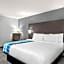 La Quinta Inn & Suites by Wyndham Indianapolis Airport Executive