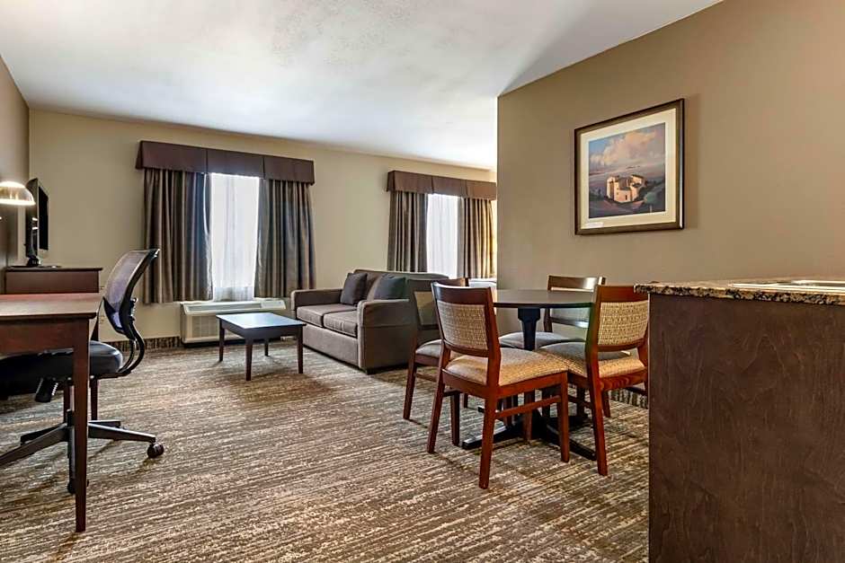 Best Western Plus Pembina Inn & Suites