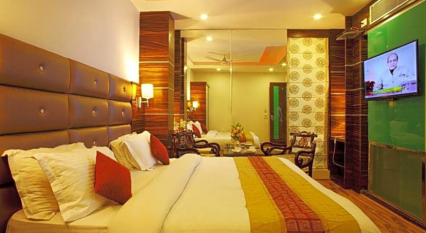 HOTEL DELHI 55 @ NEW DELHI RAILWAY STATION                                                      