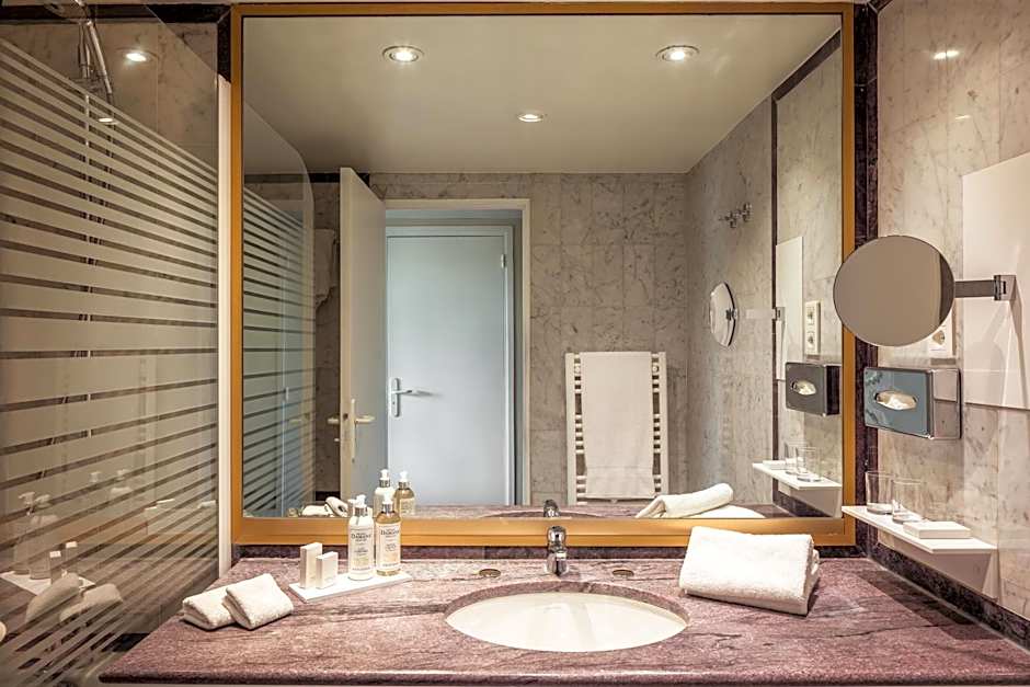 Royal Garden Champs Elysees