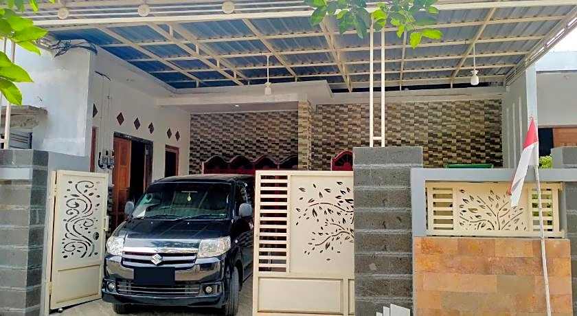 Navisha Guest House Syariah near Exit Tol Batang RedPartner