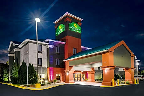 La Quinta Inn & Suites by Wyndham Louisville East