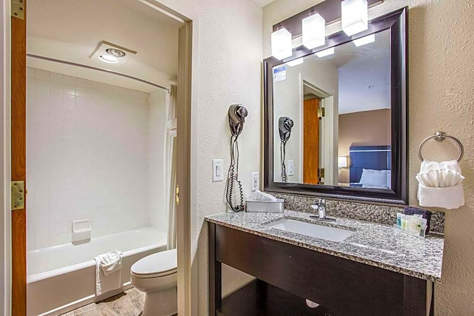 Quality Inn & Suites Meridian - West Boise