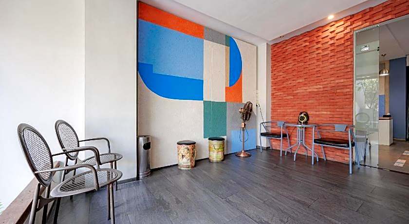 RedDoorz Plus near Radio Dalam 3