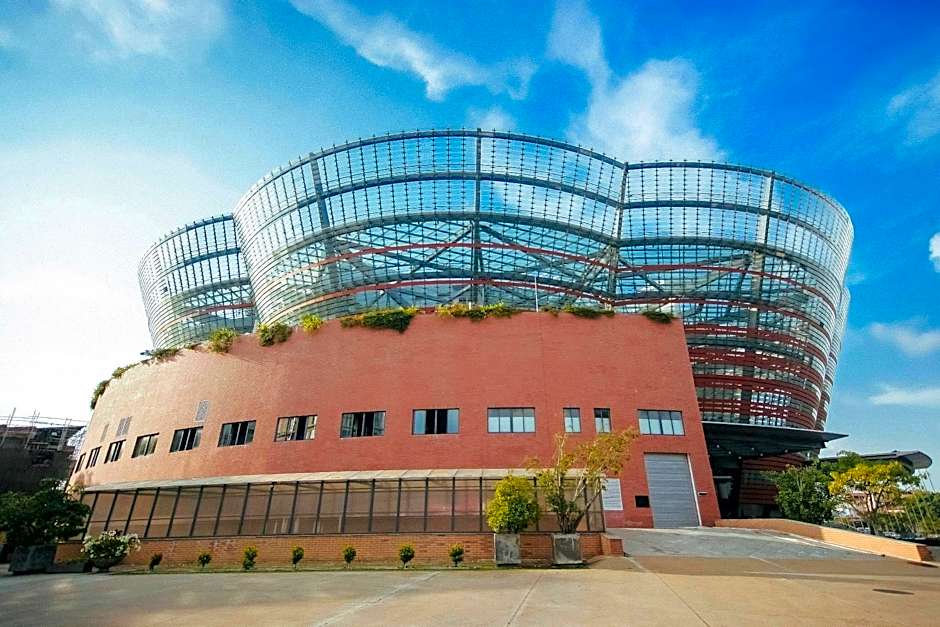 Metro Port City Hotel