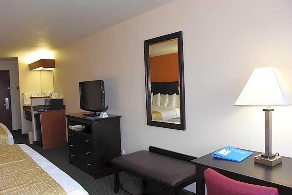 Travelodge Suites by Wyndham Newberg 