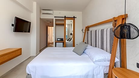 double or twin side sea view