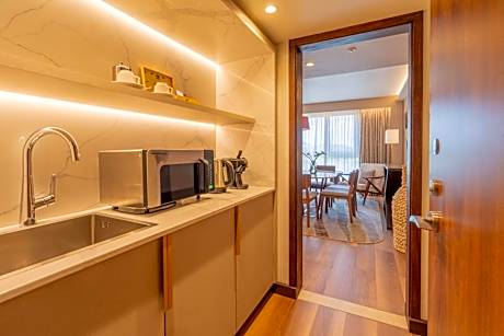 Diplomatic Suite - Club Lounge Access