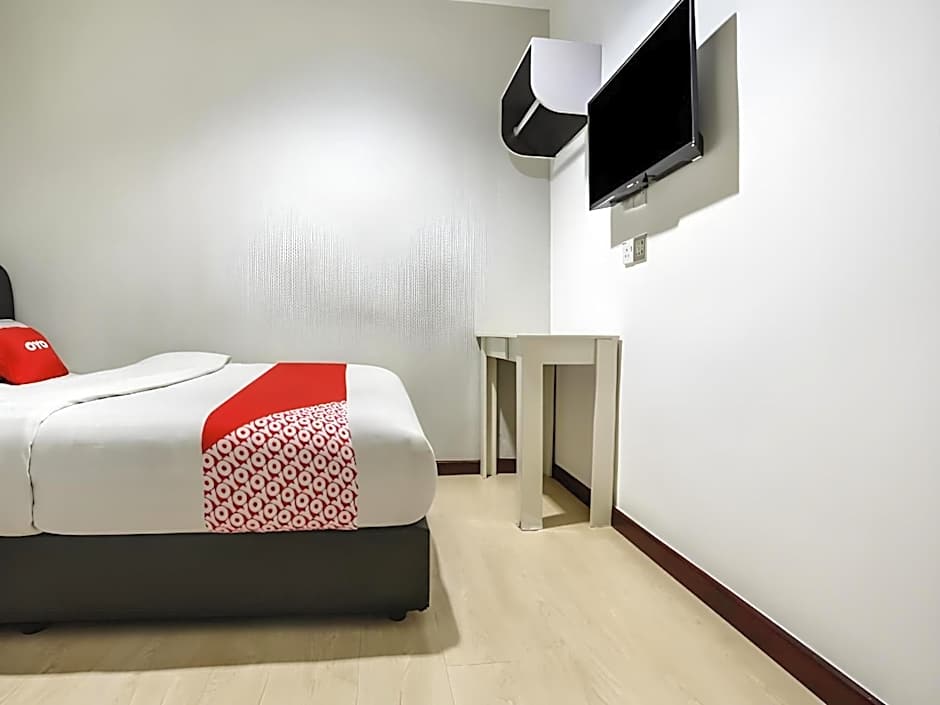 OYO 89583 Grove Hotel