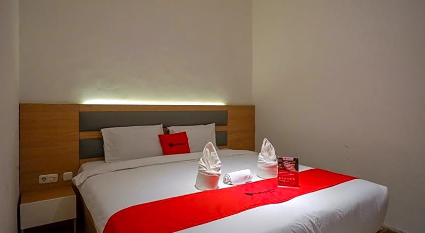 RedDoorz Plus @ Losari Makassar