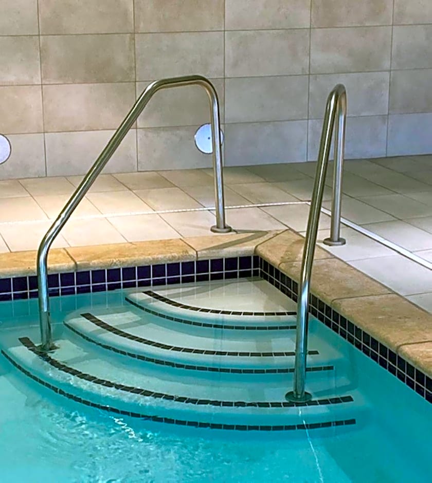 Holiday Inn Express And Suites Warrensburg North By IHG