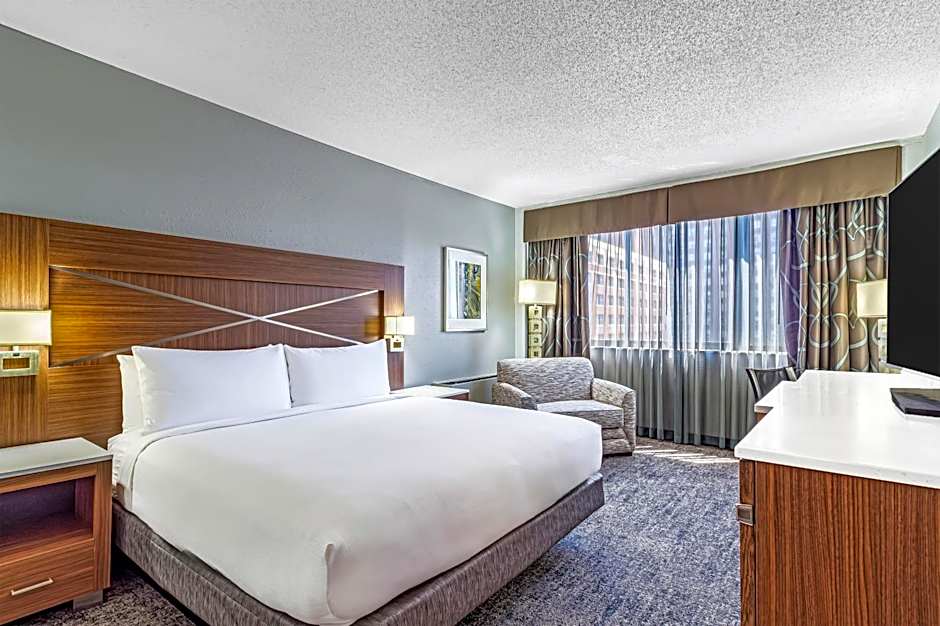 DoubleTree By Hilton Milwaukee Downtown