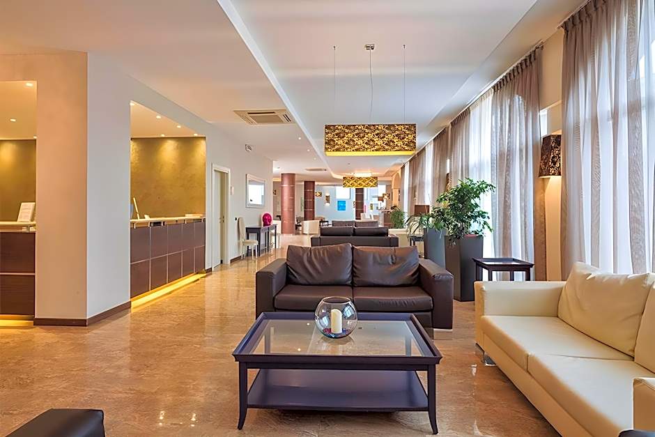Hotel For You