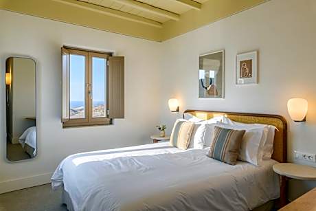 Connecting Rooms with Sea and Pool View