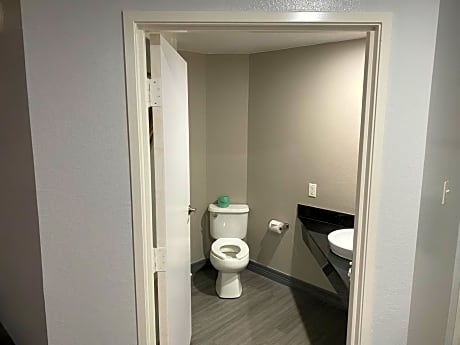 King Room - Non-Smoking