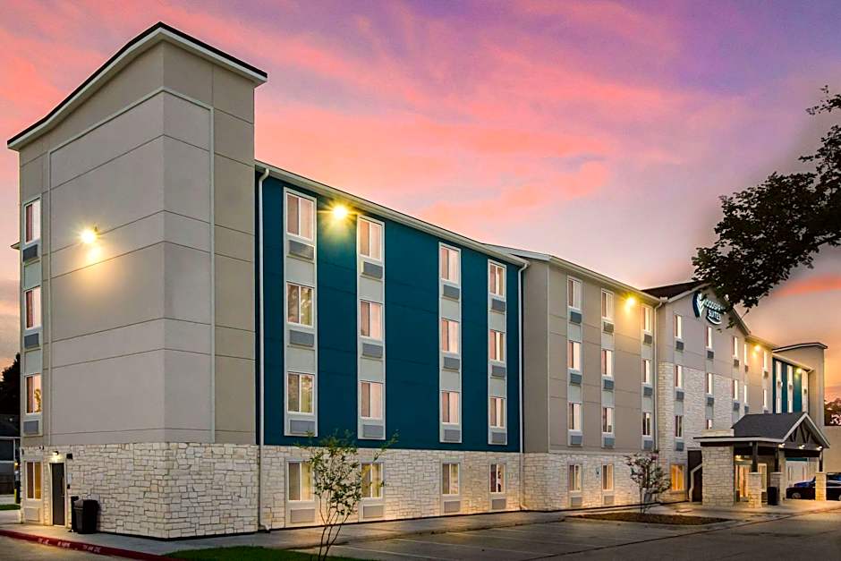 Woodspring Suites Lake Jackson