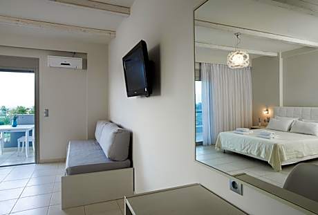 Triple Room with Garden View