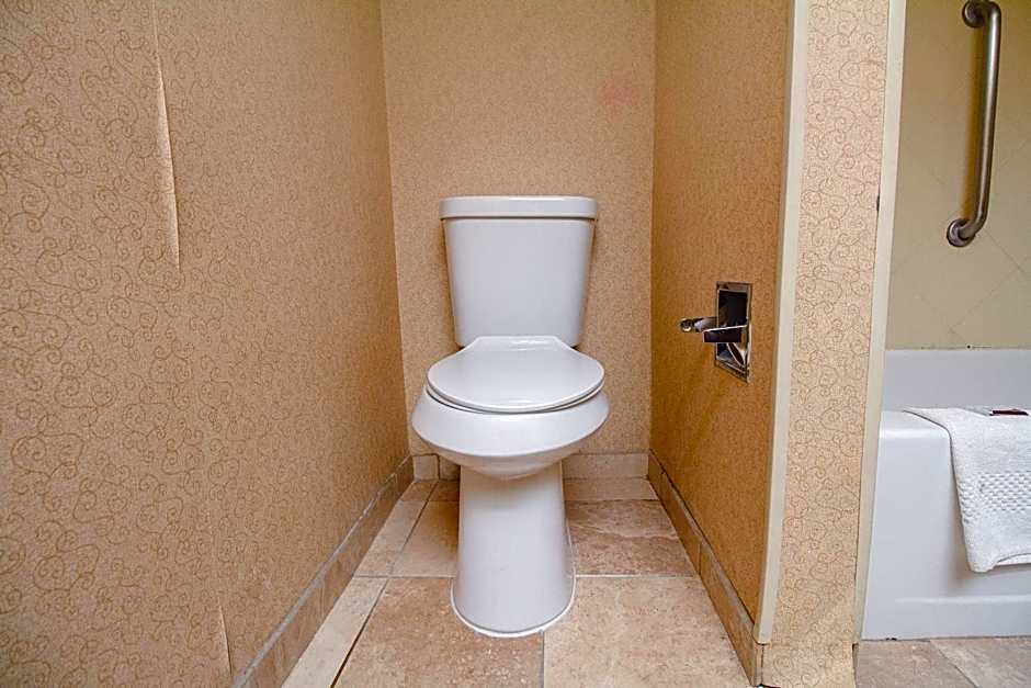 Tulsa Square Hotel Central, I-44 By OYO