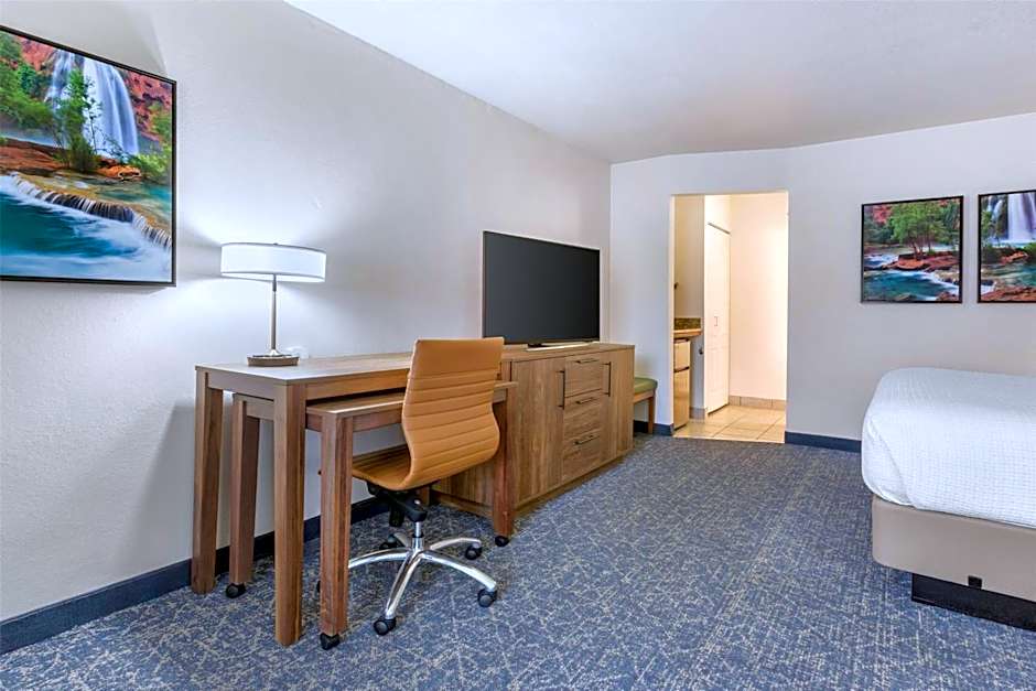 Best Western Plus A Wayfarer's Inn & Suites