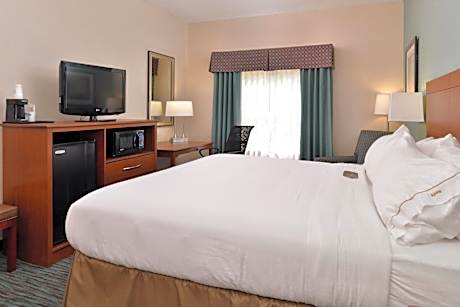 King Room with Roll in Shower - Hearing Accessible/Non-Smoking