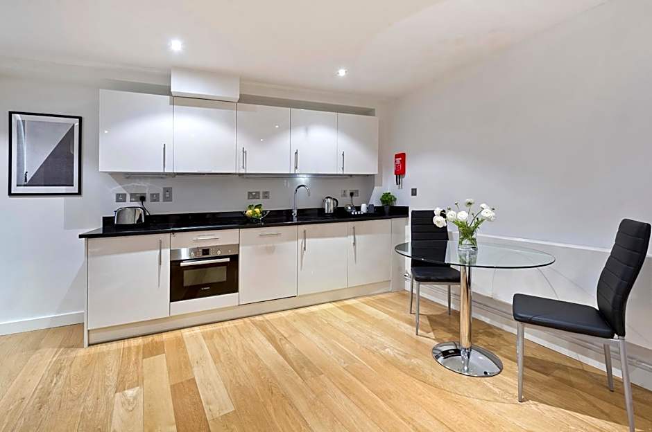 Red Lion Court by City2Stay