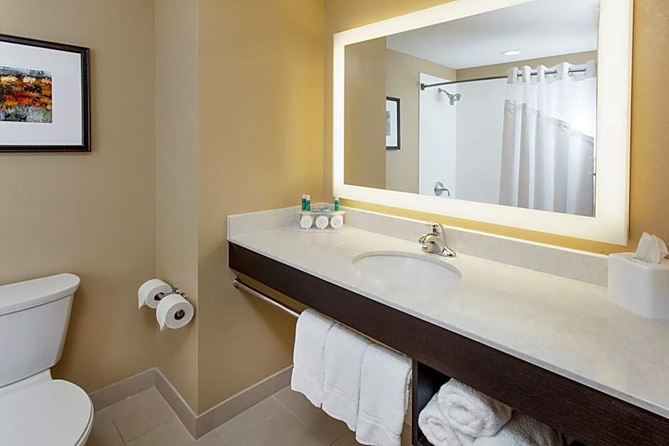 Holiday Inn Express & Suites Sandusky By IHG