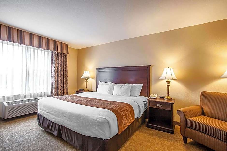Comfort Inn & Suites McMinnville Wine Country