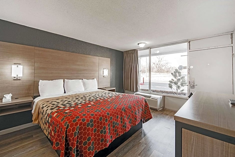 Econo Lodge Inn & Suites Bricktown