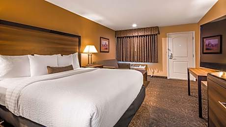 King Suite - Non-Smoking