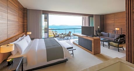 Suite Sea View King Bed