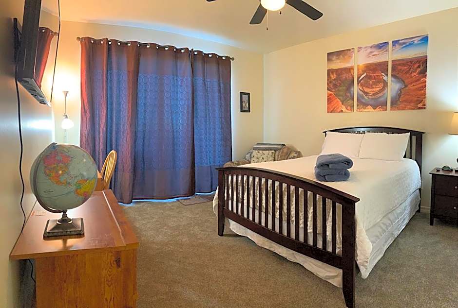 Desert Frontier with Garage, Boat Space, & WFH Workspace