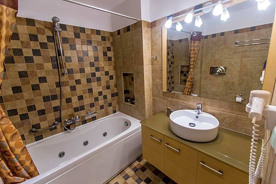 Anassa Deluxe Suites