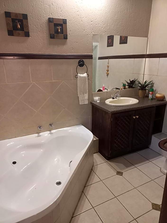 Khaya Africa Guesthouse