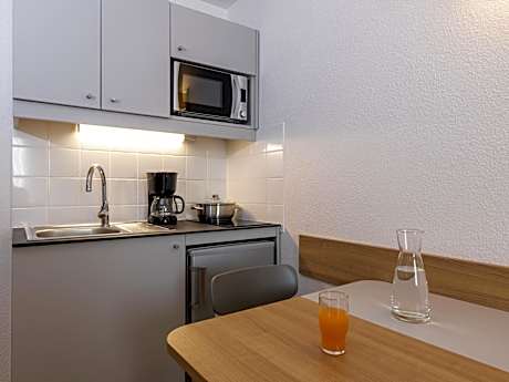 Studio (2 Adults)