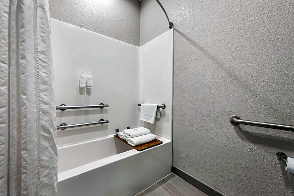 Days Inn by Wyndham near Kansas Speedway