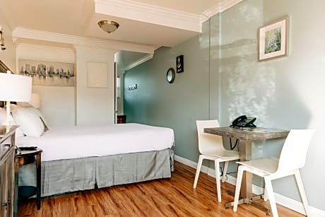Standard Queen Room