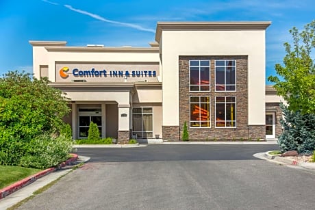 Comfort Inn & Suites Logan Near University