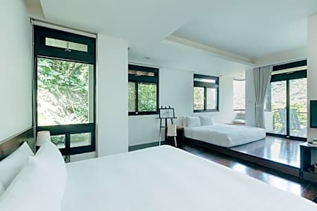 Family Room with Mountain View