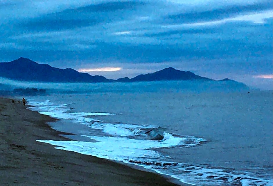 Beach Front Hut - Faith Bay Huts 1