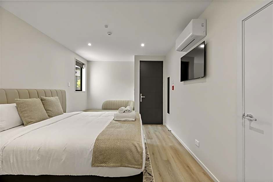 Photo 1 of 18 of Superior 1 Queen Bed