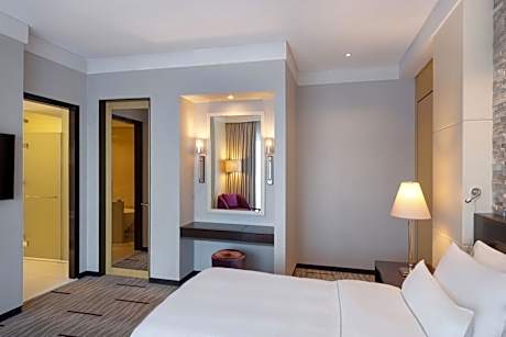 Westin Suite, 1 Bedroom Suite, 1 King, Balcony